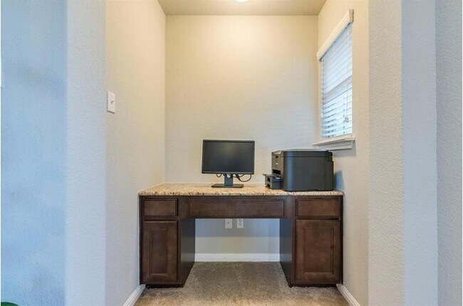 Building Photo - 2001 Herzog