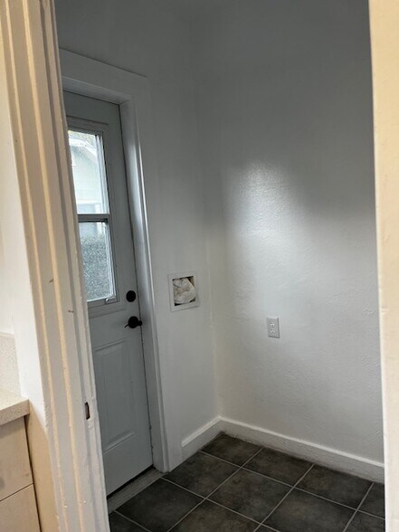 laundry room - 1493 Atchison St