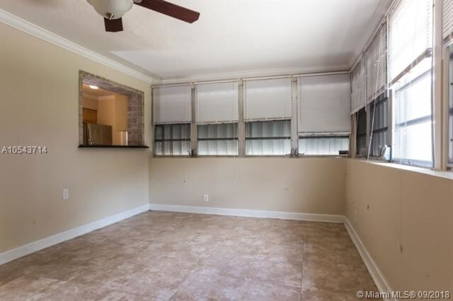 Building Photo - 216 SE 5th St