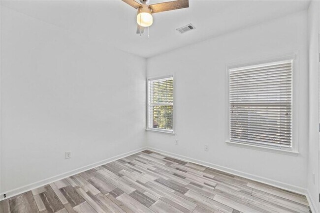 Building Photo - 4228 Laurel Creek Ct SE