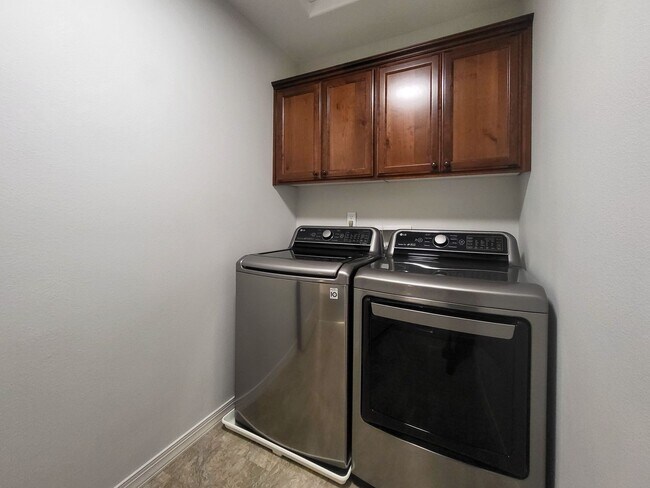 Building Photo - 407-409 Madrona Ave SE