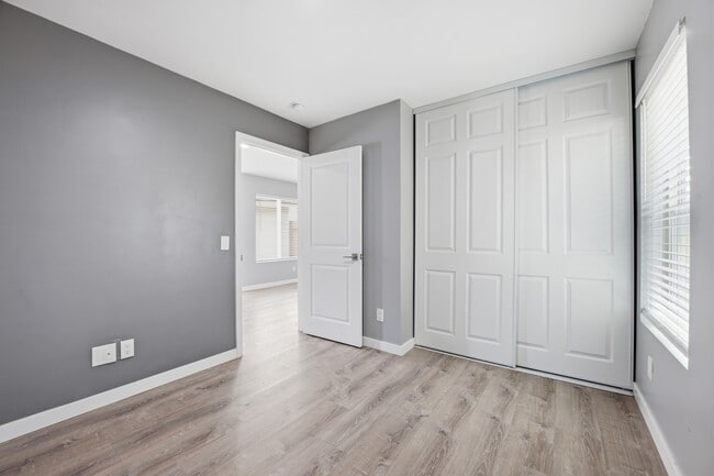 Building Photo - 2423 Smokewood Pl