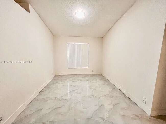 Building Photo - 1841 SW 176th Ave