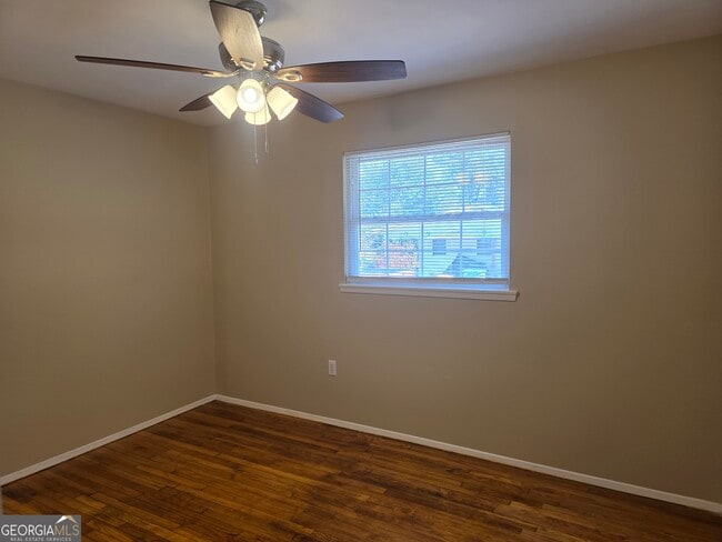 Building Photo - 407 W 9th St