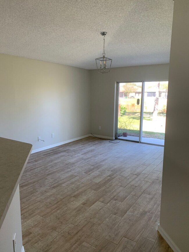 Building Photo - Beautiful 3 Bedroom, 2 Bathroom Home with Lake in Melbourne, FL!