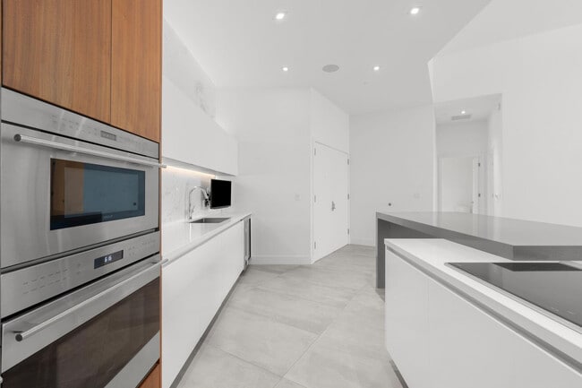 Building Photo - 701 N Fort Lauderdale Beach Blvd