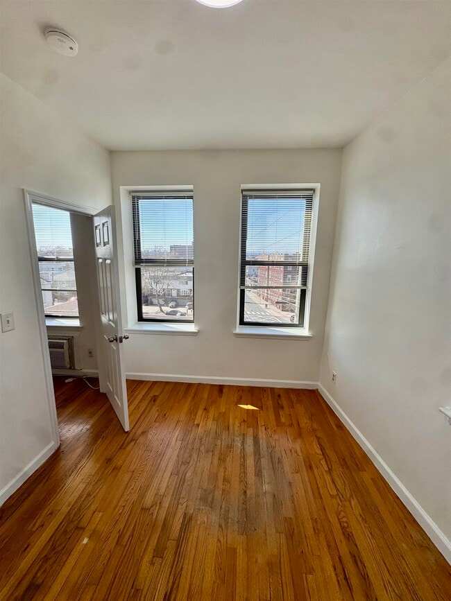 Building Photo - 43 Van Wagenen Ave