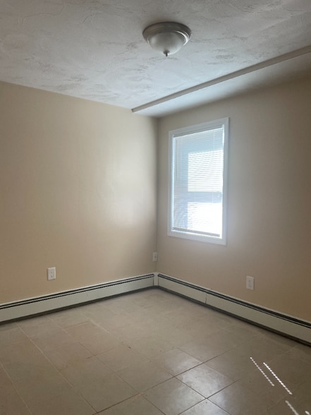 Building Photo - 120 Gesler St