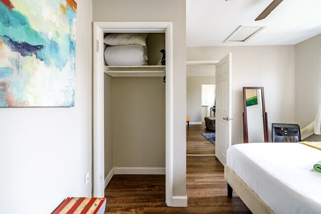 Building Photo - 605 Dennison Ave