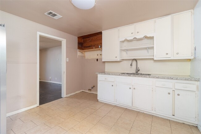 Building Photo - 4425 Harding Dr