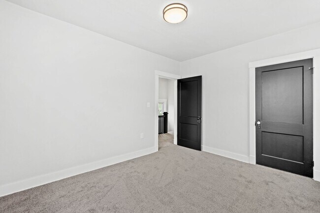 Building Photo - SCORE 1ST MONTH'S RENT FREE IF SIGNED BY AUGUST 7! Spectacular 3 bedroom home in Carrick availabl...