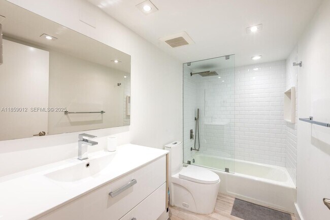 Building Photo - 181 Crandon Blvd