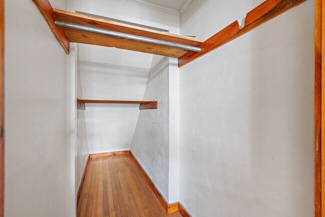 Building Photo - 4 Sutherland St