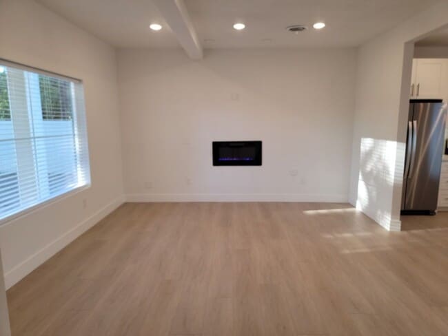 Building Photo - 12110 N Freya St