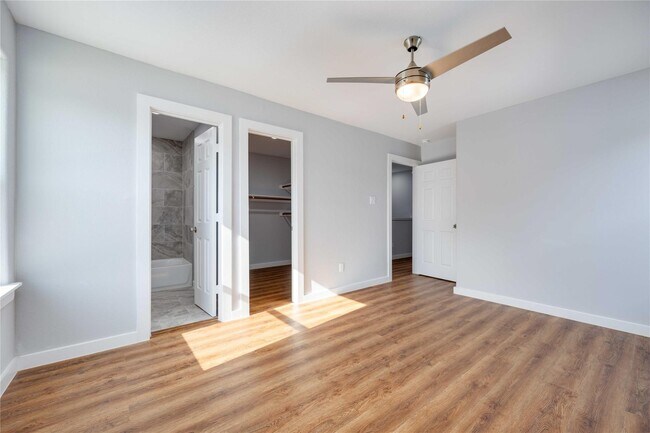 Building Photo - 6004 Wedgefield St