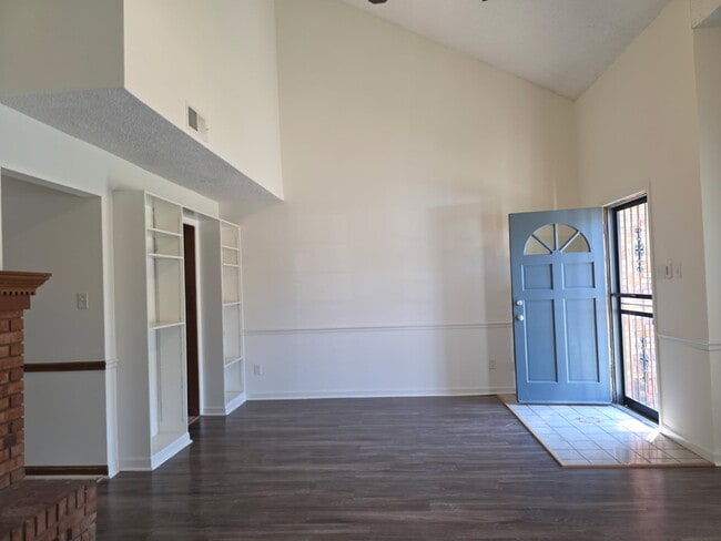 Building Photo - 6244 Kirby Downs Dr