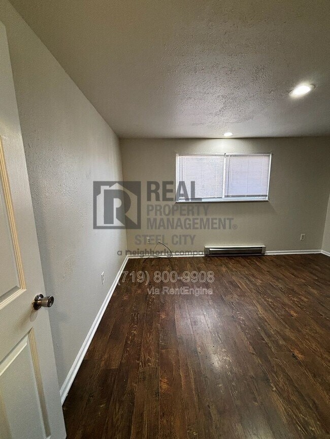 Building Photo - 927 E 1st St