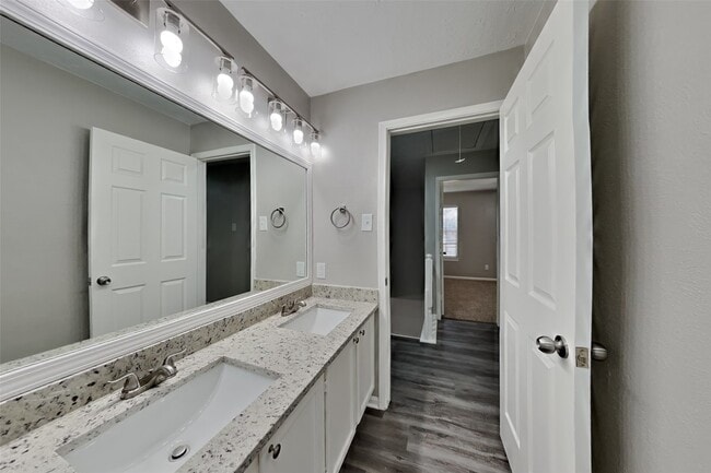 Building Photo - 16054 Pinyon Creek Dr