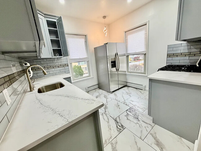 Building Photo - 33 Moulton Ave