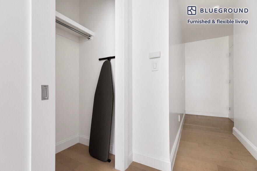 Building Photo - 915 West End Ave