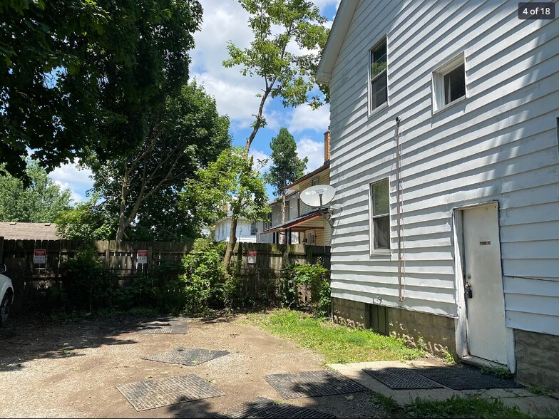 Building Photo - 117 Thorpe St