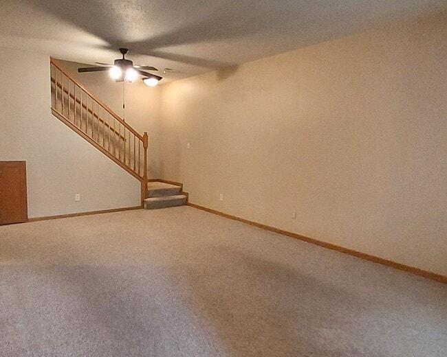 Building Photo - Nice 3 Bedroom 1.5 Bathroom Townhome in Hu...