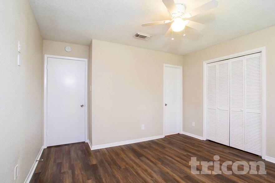 Building Photo - 3623 Village Grove Dr