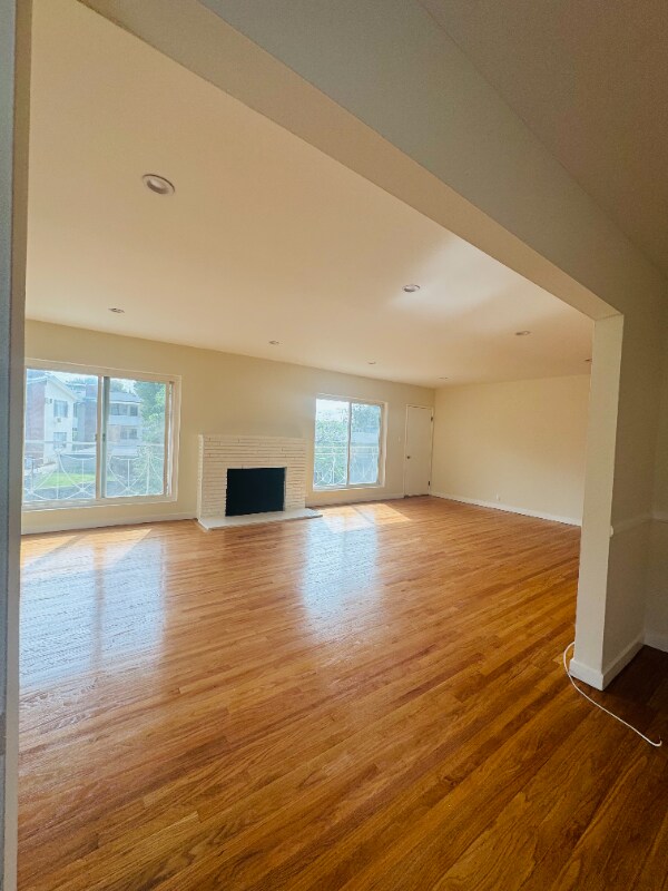 Building Photo - 333 Raymondale Dr