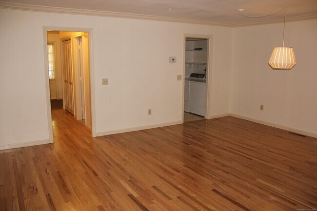 Building Photo - 45 Tunxis Village