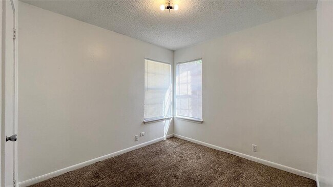 Building Photo - 2013 Margalene Way