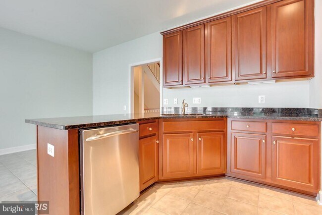 Building Photo - 2159 Oberlin Dr