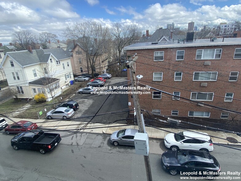 Building Photo - 51 Linden St