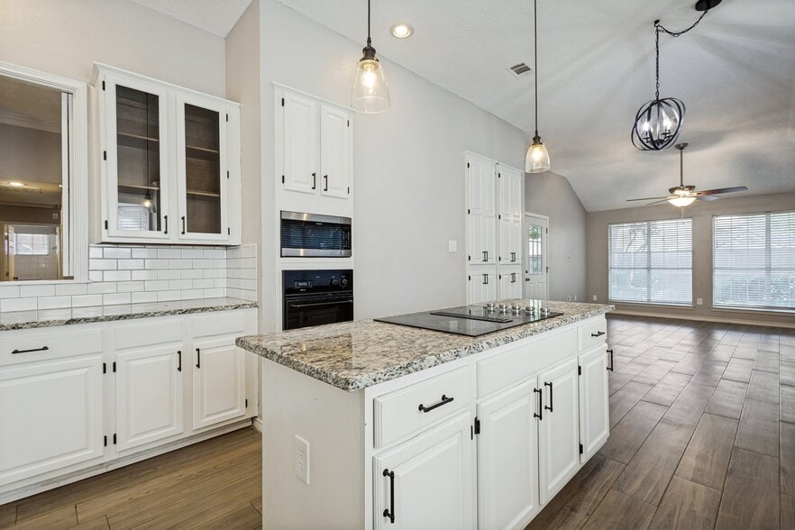 Building Photo - 2911 Stonepointe