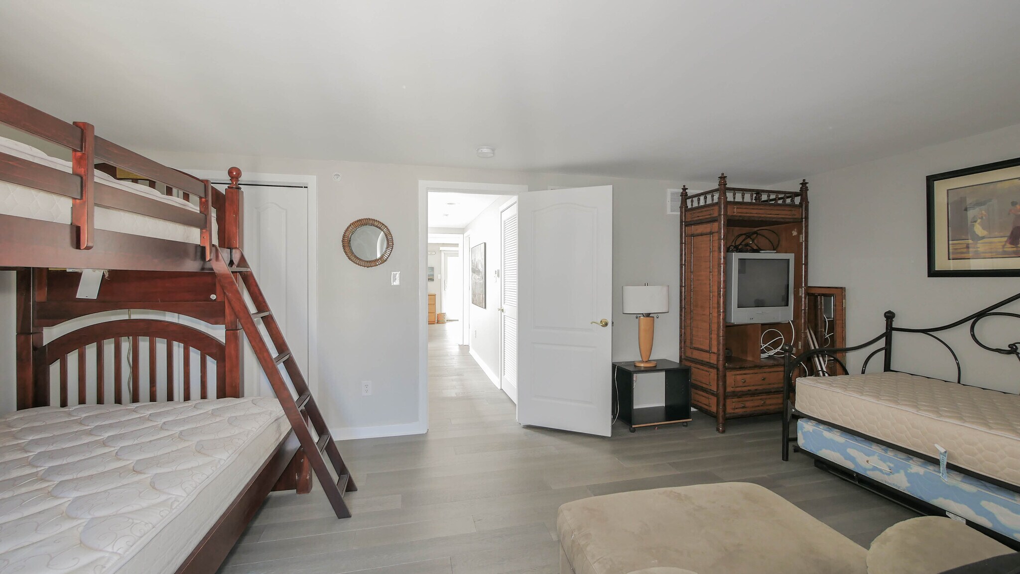 Building Photo - 137 S Berkley Sq