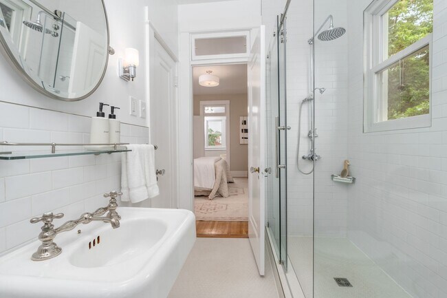 Building Photo - Charming Townhome | 5 Bed | 3.5 Bath | 2,400 Sf | Covered Front Porch & Large Fenced-In Backyard ...
