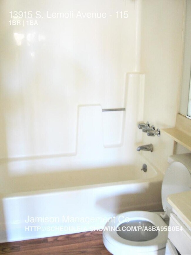 Building Photo - 13915 Lemoli Ave