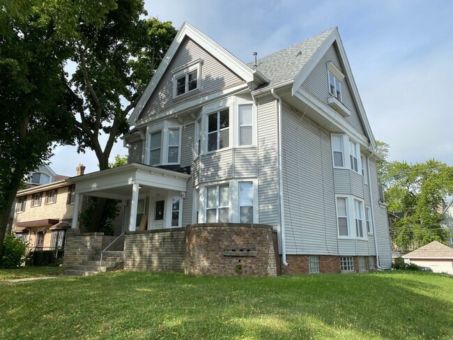 Building Photo - Downer upper house