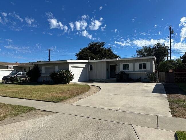 Primary Photo - Adorable 3 Bed 2 Bath Fullerton Home Avail...