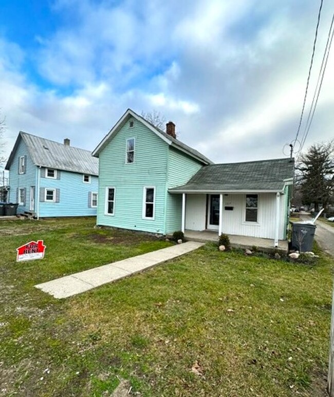 Building Photo - 2 Bedroom 1 Bath Home Syracuse, IN