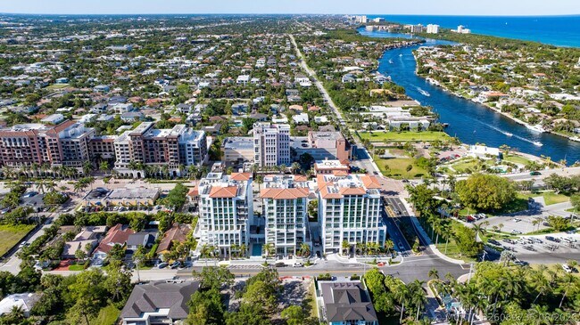 Building Photo - 485 E Royal Palm Rd