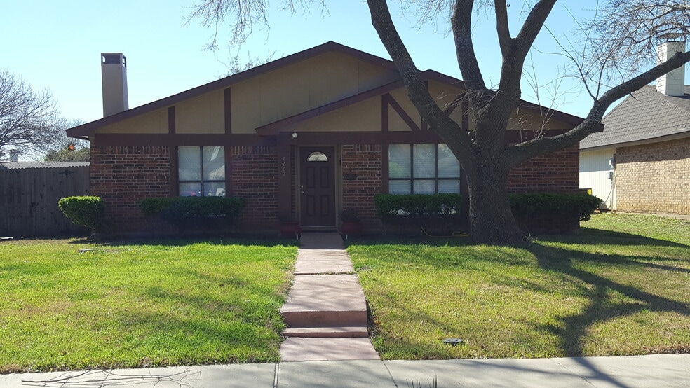 Building Photo - 2202 East Crosby Road