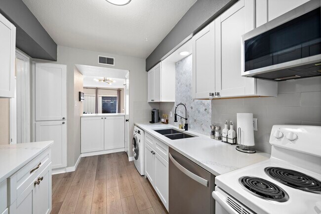 Building Photo - 6485 Burgoyne Rd