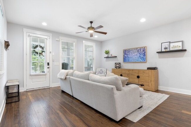 Building Photo - 3 Bedroom Inglewood Home