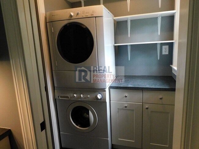 Building Photo - Irving Park Cottage 3BR/1.5BA w/1-Car Gara...