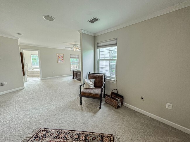 Building Photo - Fantastic 4 Bed 2.5 Bath Single Family Hom...