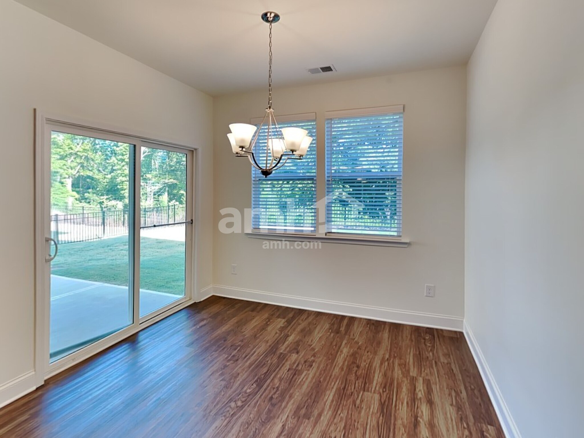 Building Photo - 513 Slew Dr