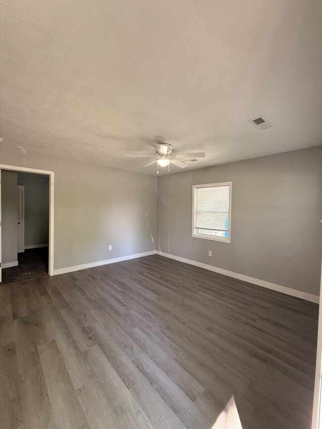 Building Photo - 9 E Delta St
