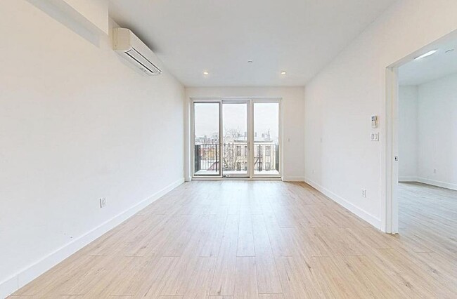 Building Photo - 2 bedroom in Brooklyn NY 14207