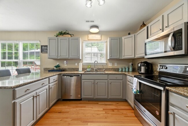 Building Photo - 5900 Montpelier Dr