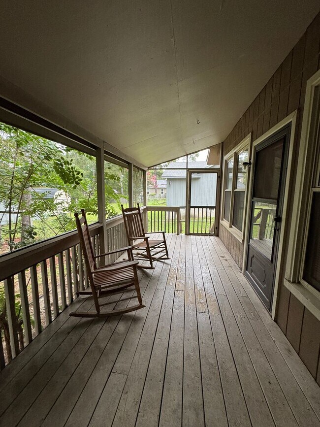 Building Photo - Charming 3 Bed, 2 Bath Fayetteville Home